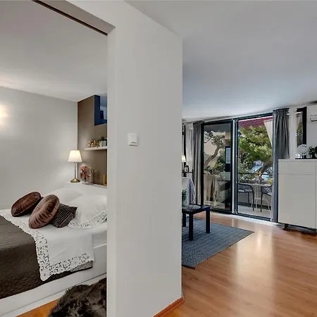 Mucrum アパート マカルスカ