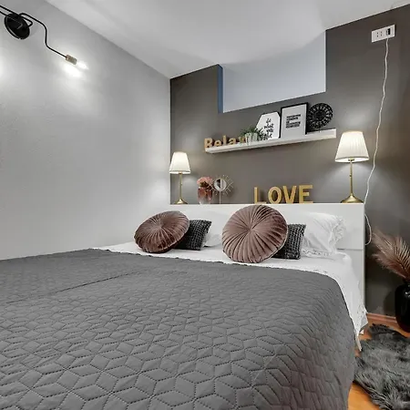 アパート Mucrum マカルスカ