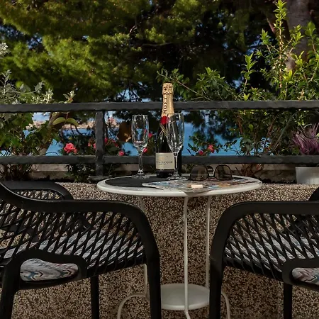 Mucrum شقة ماكارسكا