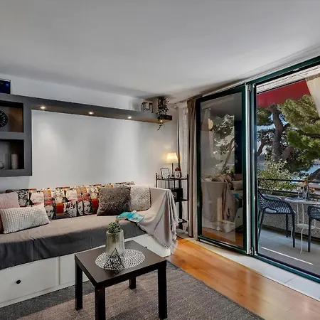 Mucrum شقة ماكارسكا