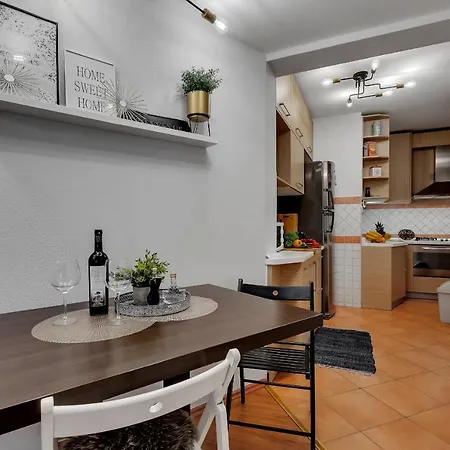 Mucrum 아파트 마카르스카